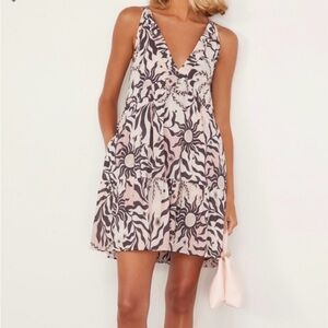 XiRENA Jayda dress in moon stone helios. Size small.